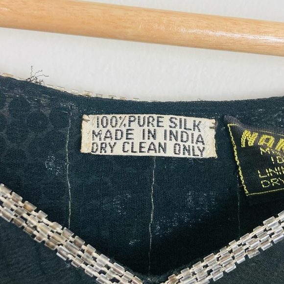 Vintage 70s silk sequin butterfly gold and black disco top. One size - Picture 4 of 9